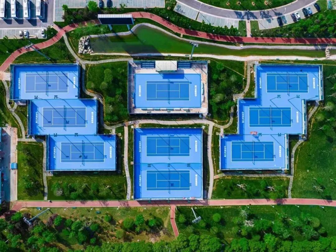 【陽光體育】武漢體育中心合和網球公園：榮膺ITF雙認證加持，鑄就賽事級專業(yè)球場