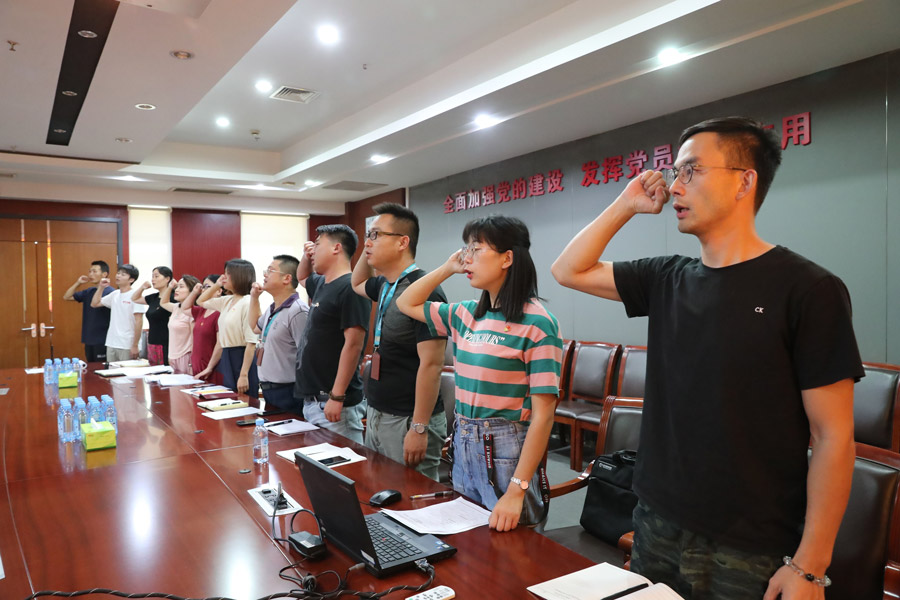 不忘入黨初心 回顧入黨歷程 ▏二支部召開“兩重溫兩重訪”活動(圖3) 不忘入黨初心 回顧入黨歷程 ▏二支部召開“兩重溫兩重訪”活動(圖3)