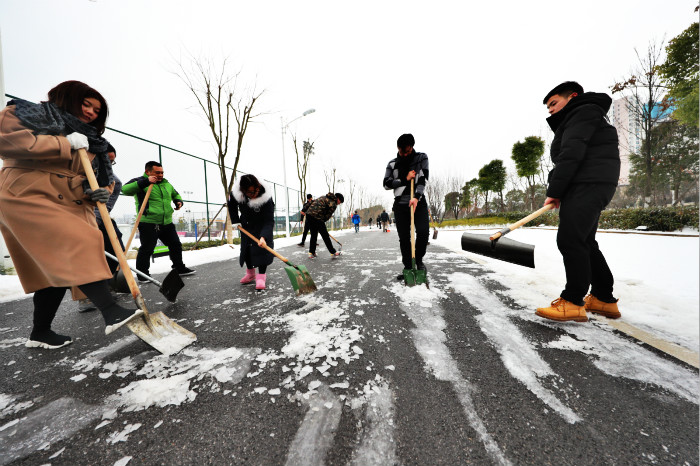 一場(chǎng)雪，體育中心美得不要不要的 但最美的風(fēng)景還是他們(圖12)