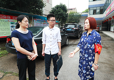 武漢體育中心志愿者走進社區(qū)慰問留守兒童(圖2) 武漢體育中心志愿者走進社區(qū)慰問留守兒童(圖2)