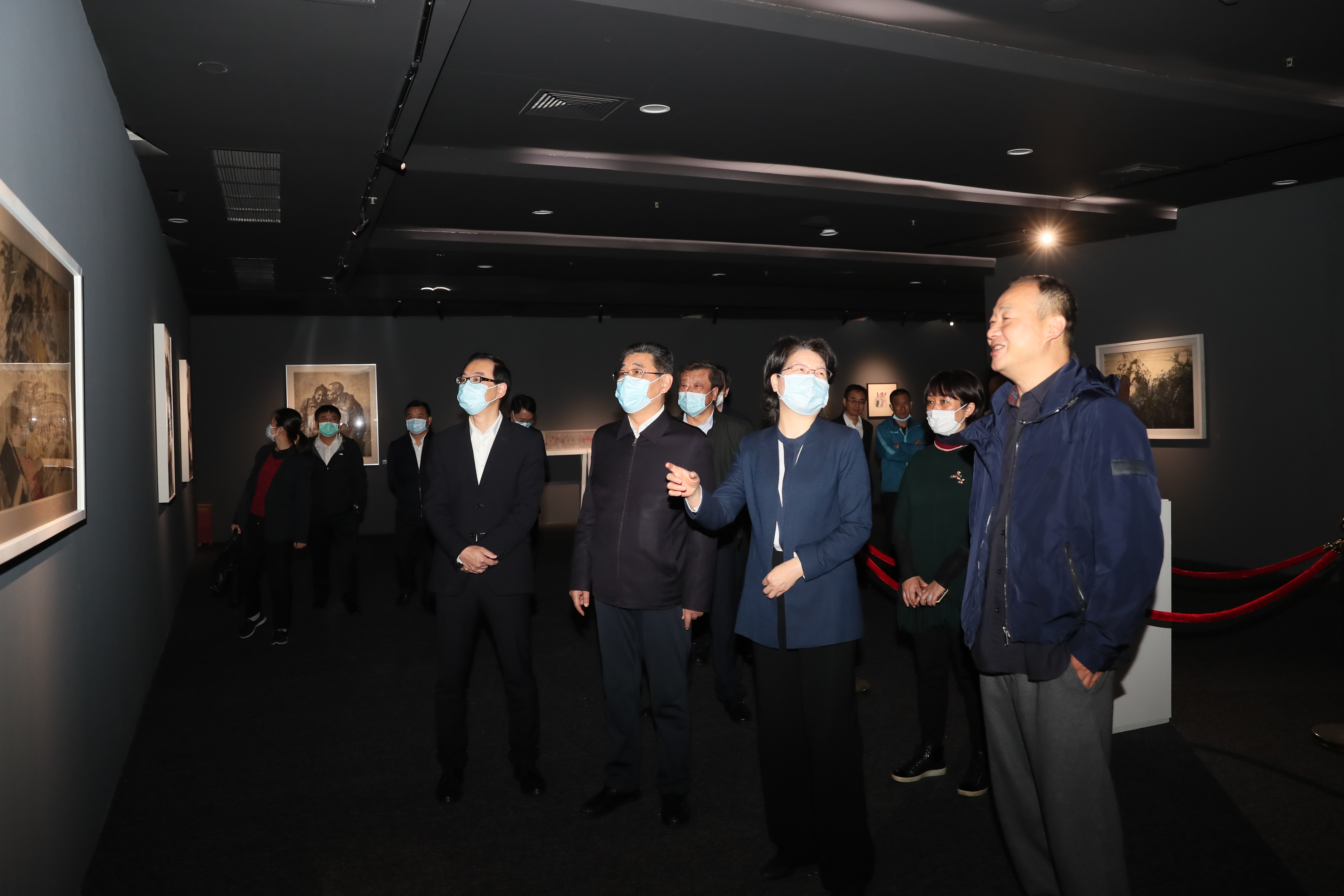 副省長(zhǎng)肖菊華來(lái)公司調(diào)研(圖5) 副省長(zhǎng)肖菊華來(lái)公司調(diào)研(圖5)