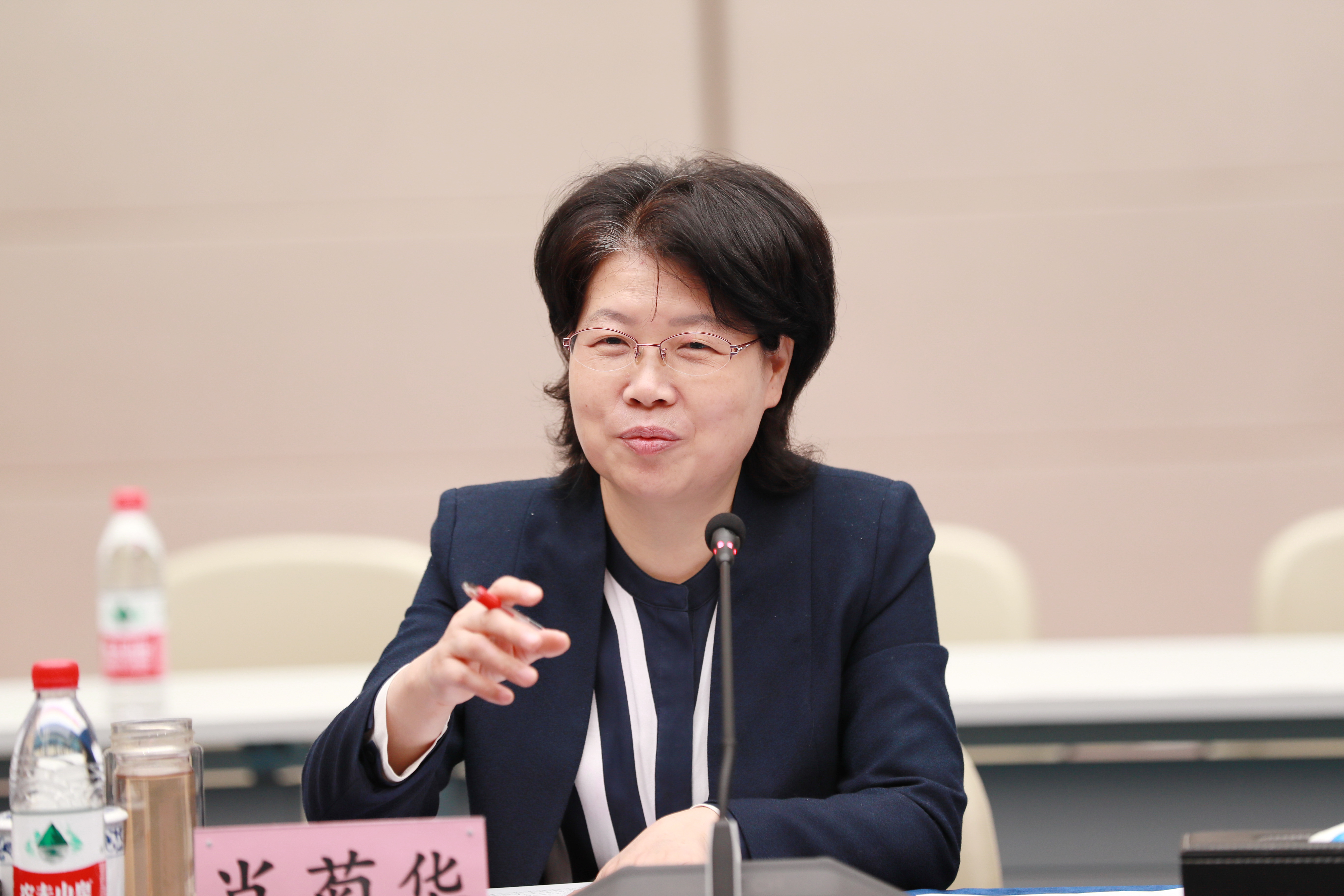 副省長(zhǎng)肖菊華來(lái)公司調(diào)研(圖8) 副省長(zhǎng)肖菊華來(lái)公司調(diào)研(圖8)