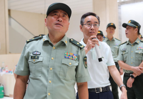 馬濤視察武漢軍運(yùn)會(huì)開(kāi)閉幕式籌備工作(圖3) 馬濤視察武漢軍運(yùn)會(huì)開(kāi)閉幕式籌備工作(圖3)