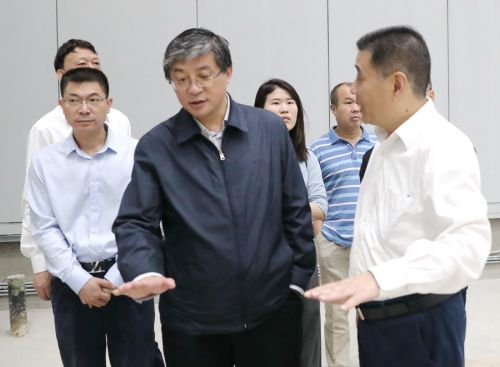 羅永綱來體育中心調(diào)研要求 堅決打贏軍運會安保這場硬仗(圖5) 羅永綱來體育中心調(diào)研要求 堅決打贏軍運會安保這場硬仗(圖5)