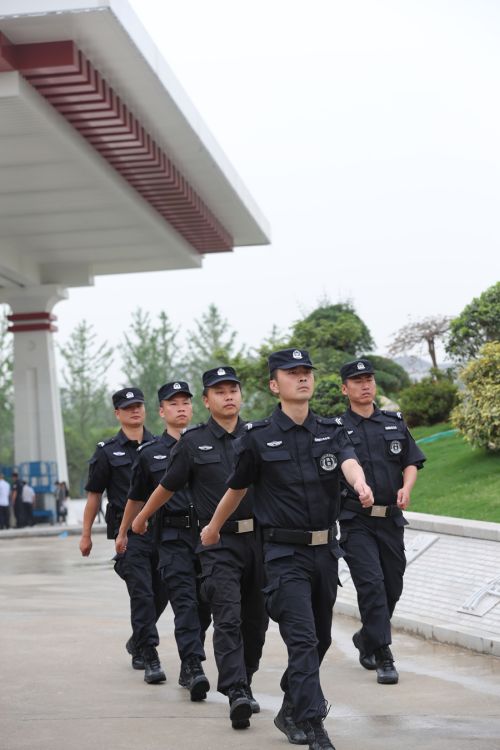 羅永綱來體育中心調(diào)研要求 堅決打贏軍運會安保這場硬仗(圖4) 羅永綱來體育中心調(diào)研要求 堅決打贏軍運會安保這場硬仗(圖4)