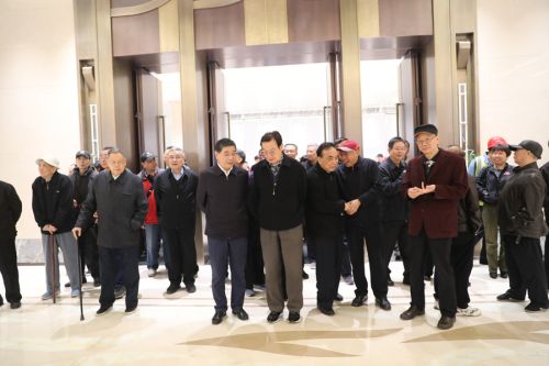 市老領導參觀考察武漢體育中心(圖5) 市老領導參觀考察武漢體育中心(圖5)