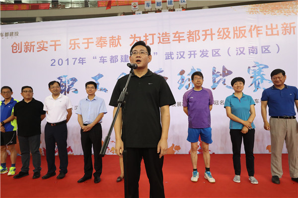 車(chē)都舉辦全區(qū)職工羽毛球比賽 在國(guó)際比賽場(chǎng)館揮拍