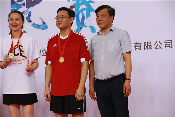 2017“車(chē)都建投杯”武漢開(kāi)發(fā)區(qū)（漢南區(qū)） 職工羽毛球賽圓滿結(jié)束