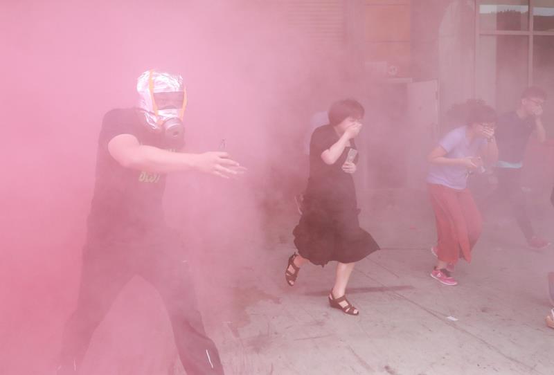 武漢體育中心成立14年無(wú)安全事故 消防演練成員工“必修課”(圖2) 武漢體育中心成立14年無(wú)安全事故 消防演練成員工“必修課”(圖2)