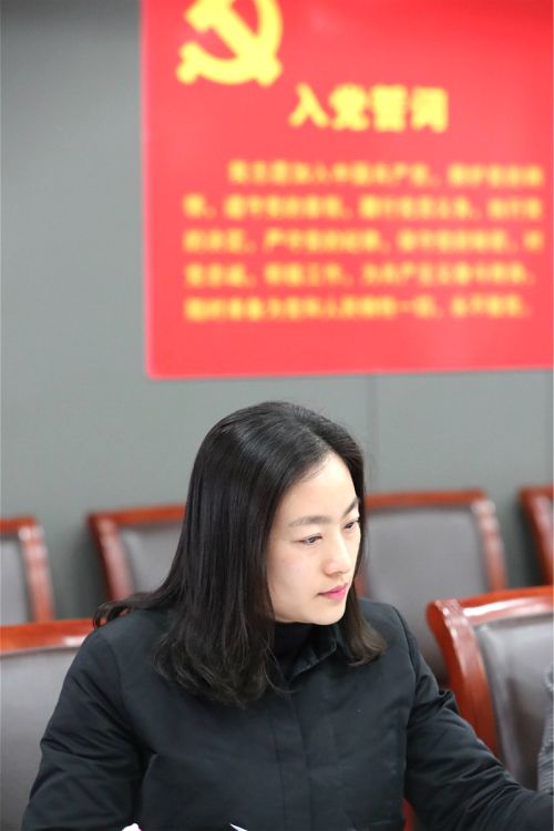 公司黨委召開中心組（擴大）會議 傳達學習區(qū)紀委八屆三次全會精神(圖5)