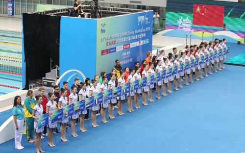 跳水世界杯在武漢體育中心開(kāi)幕</br>中國(guó)“夢(mèng)之隊(duì)”包攬首日兩金(圖3) 跳水世界杯在武漢體育中心開(kāi)幕</br>中國(guó)“夢(mèng)之隊(duì)”包攬首日兩金(圖3)