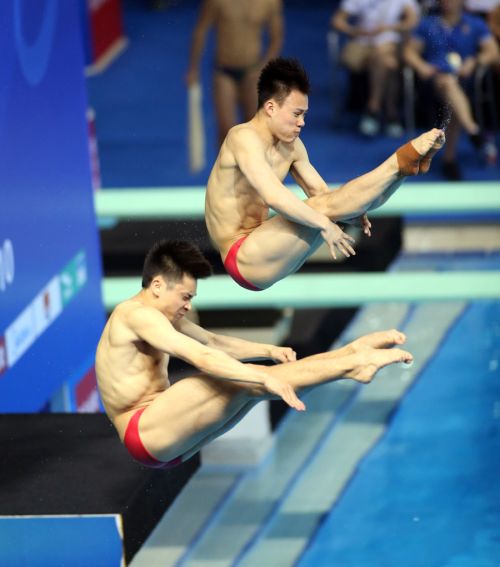 世界杯跳水賽第二日 曹緣/謝思埸險勝英國組合奪冠(圖1) 世界杯跳水賽第二日 曹緣/謝思埸險勝英國組合奪冠(圖1)