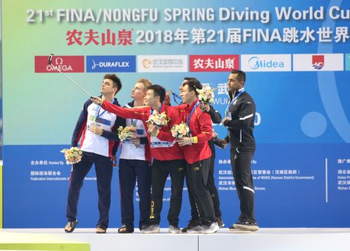 世界杯跳水賽第二日 曹緣/謝思埸險勝英國組合奪冠(圖4) 世界杯跳水賽第二日 曹緣/謝思埸險勝英國組合奪冠(圖4)