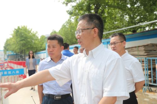 彭緒寧來武漢體育中心調(diào)研軍運(yùn)會(huì)建設(shè)(圖3) 彭緒寧來武漢體育中心調(diào)研軍運(yùn)會(huì)建設(shè)(圖3)