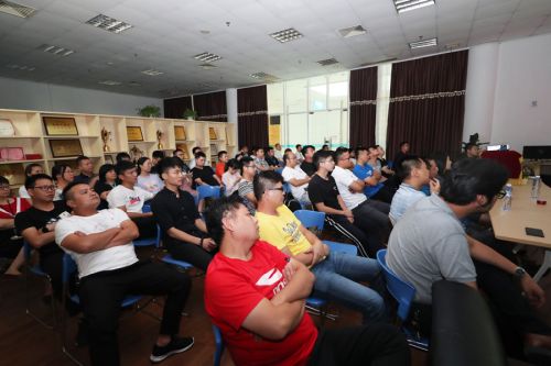 第五期“新時代大講堂”暨“七一”建黨節(jié)紀念活動在武漢體育中心舉行(圖2) 第五期“新時代大講堂”暨“七一”建黨節(jié)紀念活動在武漢體育中心舉行(圖2)