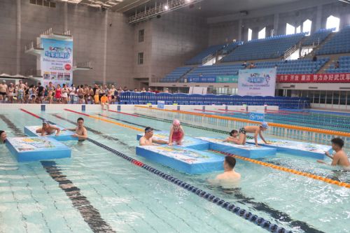 2018全民健身日活動暨水上趣味運動會在武漢體育中心游泳館清涼收官(圖4) 2018全民健身日活動暨水上趣味運動會在武漢體育中心游泳館清涼收官(圖4)