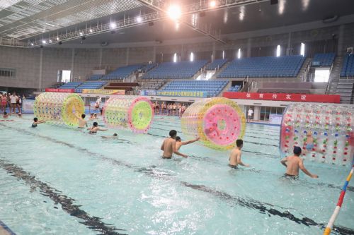2018全民健身日活動暨水上趣味運動會在武漢體育中心游泳館清涼收官(圖6) 2018全民健身日活動暨水上趣味運動會在武漢體育中心游泳館清涼收官(圖6)