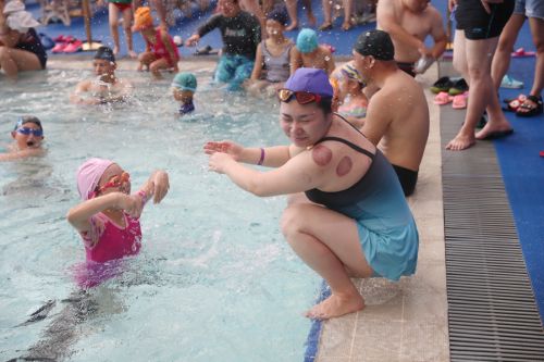 2018全民健身日活動暨水上趣味運動會在武漢體育中心游泳館清涼收官(圖8) 2018全民健身日活動暨水上趣味運動會在武漢體育中心游泳館清涼收官(圖8)