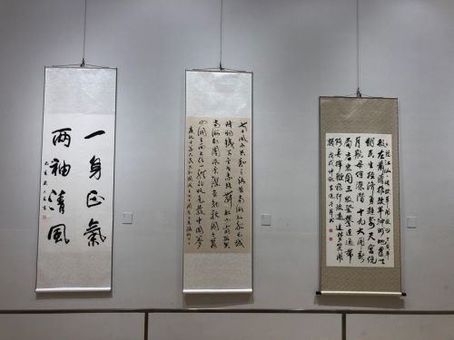 武漢體育中心組織參觀廉政書(shū)畫(huà)作品展(圖4) 武漢體育中心組織參觀廉政書(shū)畫(huà)作品展(圖4)