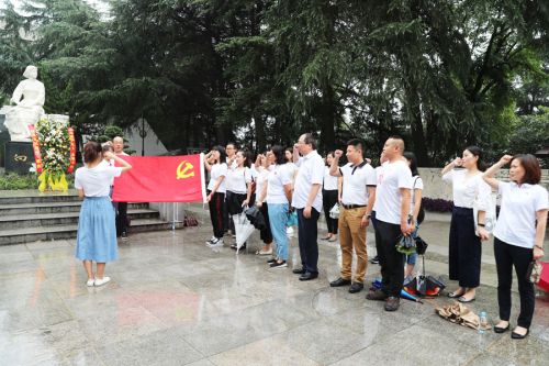 “瞻仰革命先烈 傳承紅色精神” ——公司全體黨員、入黨積極分子參觀向警予烈士陵園(圖3)