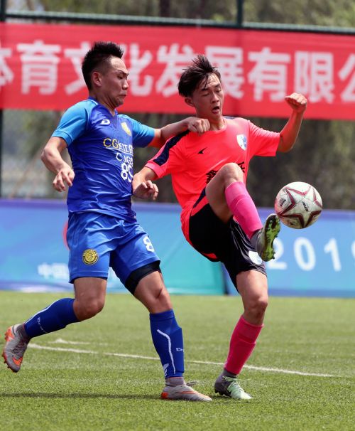 全區(qū)職工足球聯(lián)賽在足球公園開賽(圖7) 全區(qū)職工足球聯(lián)賽在足球公園開賽(圖7)