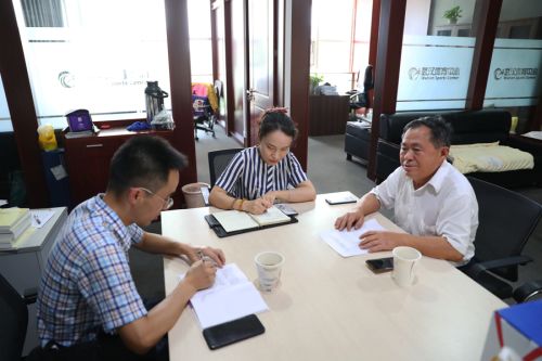 武漢體育中心開展退休老黨員“不忘初心、牢記使命”專題調(diào)研和慰問工作(圖3)