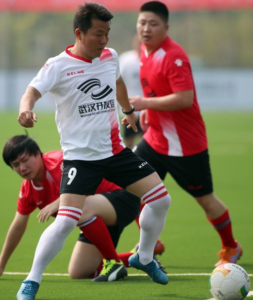 2018年全區(qū)職工足球聯(lián)賽開幕(圖2) 2018年全區(qū)職工足球聯(lián)賽開幕(圖2)