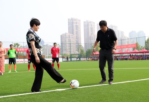 2018年全區(qū)職工足球聯(lián)賽開幕(圖4) 2018年全區(qū)職工足球聯(lián)賽開幕(圖4)