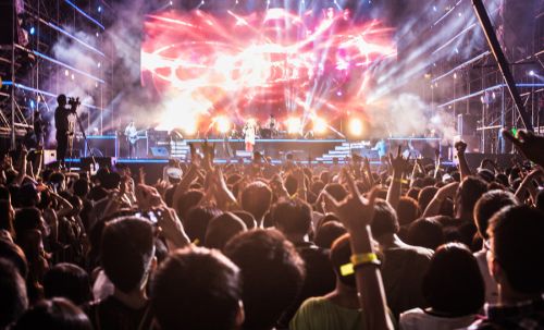 第二屆云游國際音樂節(jié)全陣容曝光！</br>賽車、音樂兩不誤， 華晨宇、草東“山?！毕喾昕胺Q罕見(圖2)