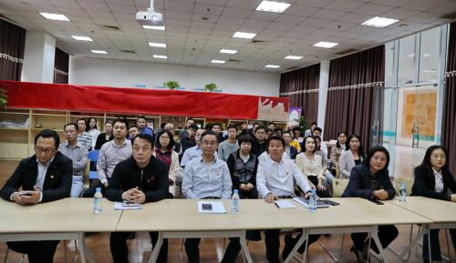 武漢體育中心舉辦第十三期“新時(shí)代大講堂”(圖1) 武漢體育中心舉辦第十三期“新時(shí)代大講堂”(圖1)