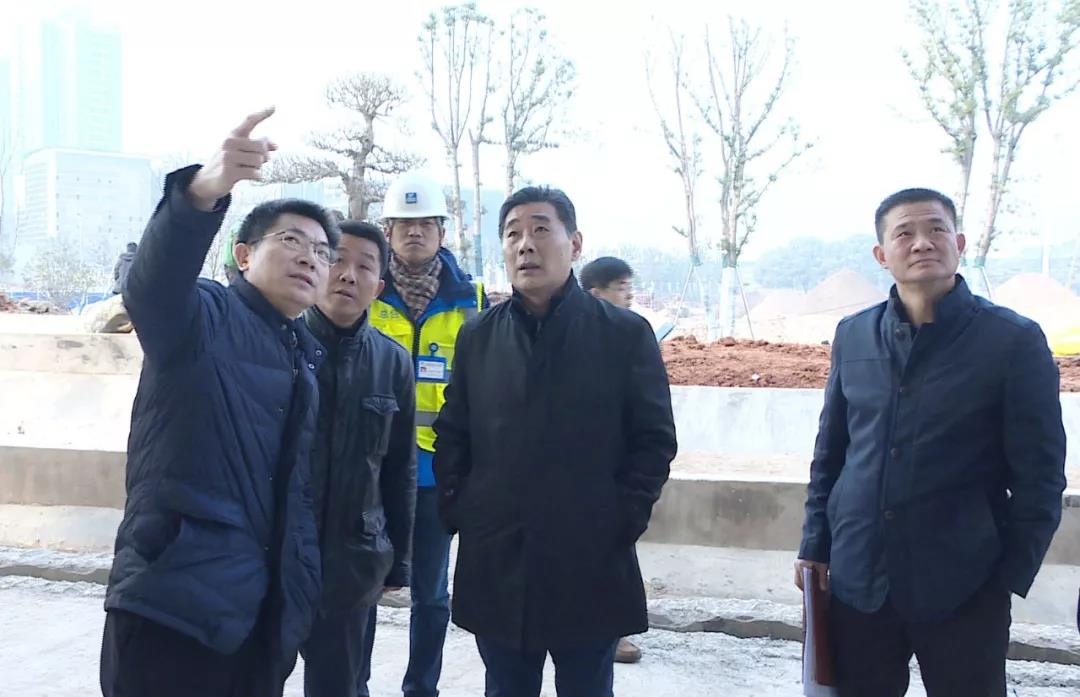 彭浩到武漢體育中心現(xiàn)場辦公 檢查推進軍運會場館建設(shè)和環(huán)境提升工作(圖1) 彭浩到武漢體育中心現(xiàn)場辦公 檢查推進軍運會場館建設(shè)和環(huán)境提升工作(圖1)