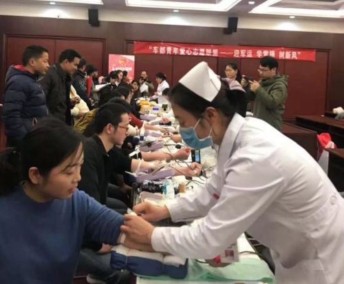 獻(xiàn)出一滴血  匯聚一份愛 ——武漢體育中心組織開展無償獻(xiàn)血活動(圖1)
