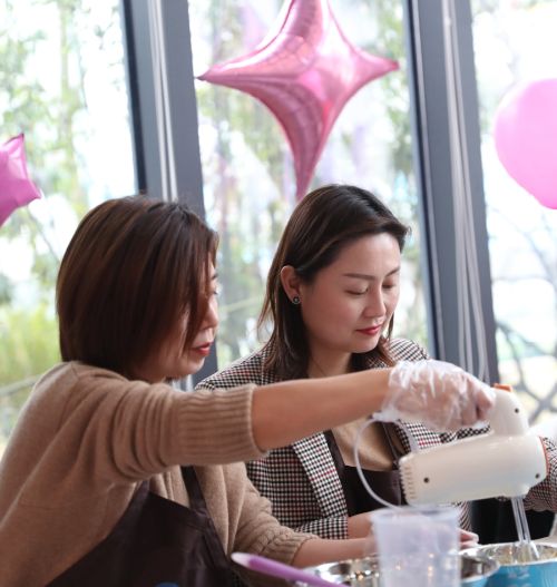 巧手做糕點，甜蜜迎佳節(jié) ▏武漢體育中心舉行“三八”婦女節(jié)關愛活動(圖5)