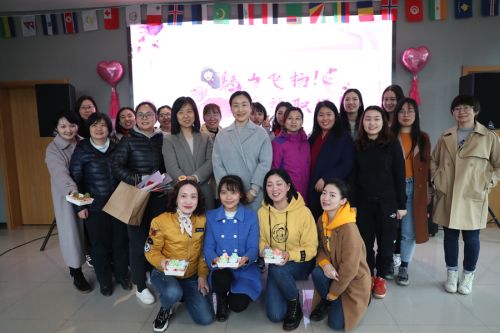 巧手做糕點，甜蜜迎佳節(jié) ▏武漢體育中心舉行“三八”婦女節(jié)關(guān)愛活動