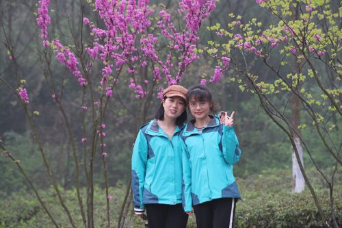 “與軍運(yùn)同行”徒步活動(dòng)上演“快閃” 武漢體育中心作為企業(yè)代表隊(duì)第一方陣登場(圖4) “與軍運(yùn)同行”徒步活動(dòng)上演“快閃” 武漢體育中心作為企業(yè)代表隊(duì)第一方陣登場(圖4)