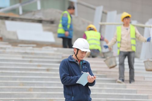 傳工匠精神 做匠心青年 創(chuàng)優(yōu)質(zhì)工程 ——武漢體育中心軍運(yùn)會(huì)場館建設(shè)者陳海礁側(cè)記(圖3) 傳工匠精神 做匠心青年 創(chuàng)優(yōu)質(zhì)工程 ——武漢體育中心軍運(yùn)會(huì)場館建設(shè)者陳海礁側(cè)記(圖3)