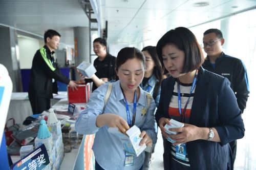 亞洲羽毛球錦標賽在武漢體育中心開幕 “雅思”“小黃鴨”順利晉級(圖4) 亞洲羽毛球錦標賽在武漢體育中心開幕 “雅思”“小黃鴨”順利晉級(圖4)