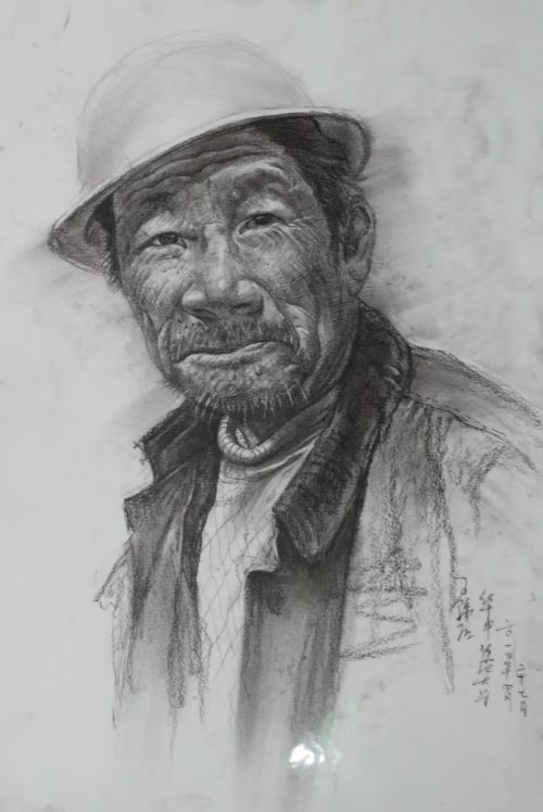 致敬軍運(yùn)勞動者  手繪最美奮斗人 華師美院學(xué)生為軍運(yùn)會建設(shè)者畫像(圖7)