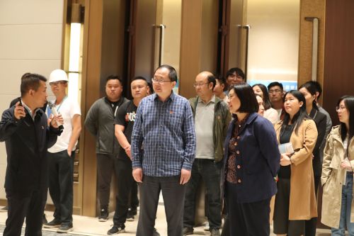 公司組織員工參觀主體育場(chǎng)(圖1) 公司組織員工參觀主體育場(chǎng)(圖1)