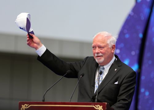 2019國(guó)際航聯(lián)世界飛行者大會(huì)在我區(qū)開幕 頂尖飛行員翱翔“天空之城”(圖7) 2019國(guó)際航聯(lián)世界飛行者大會(huì)在我區(qū)開幕 頂尖飛行員翱翔“天空之城”(圖7)