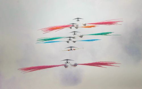 2019國(guó)際航聯(lián)世界飛行者大會(huì)在我區(qū)開幕 頂尖飛行員翱翔“天空之城”(圖5) 2019國(guó)際航聯(lián)世界飛行者大會(huì)在我區(qū)開幕 頂尖飛行員翱翔“天空之城”(圖5)