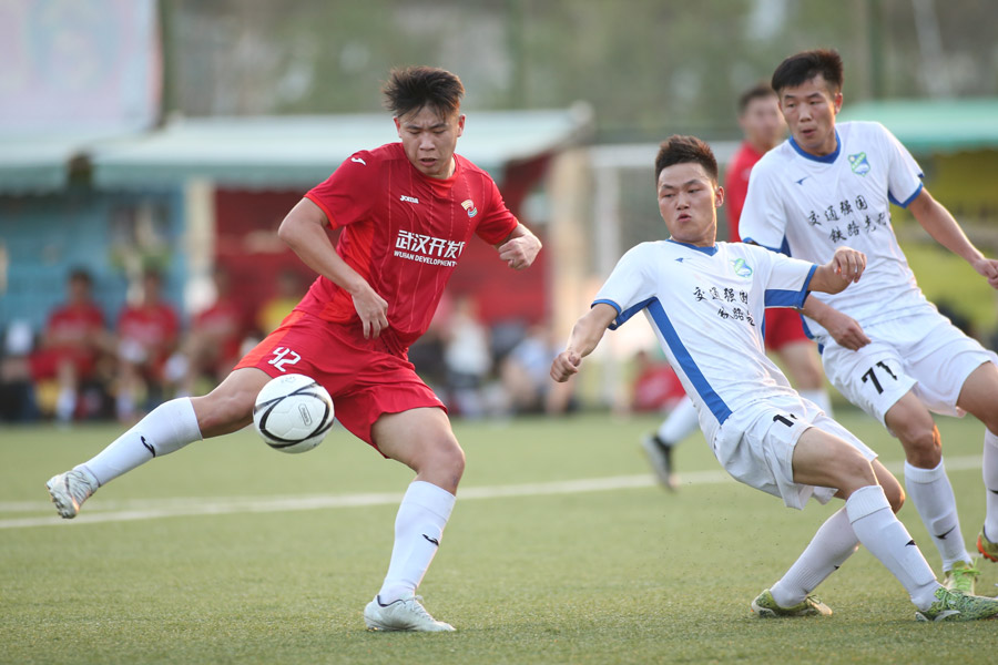 全市職工足球聯(lián)賽第二階段比賽 ▏車(chē)都綠茵5：0大勝動(dòng)車(chē)組武漢客運(yùn)段(圖7)