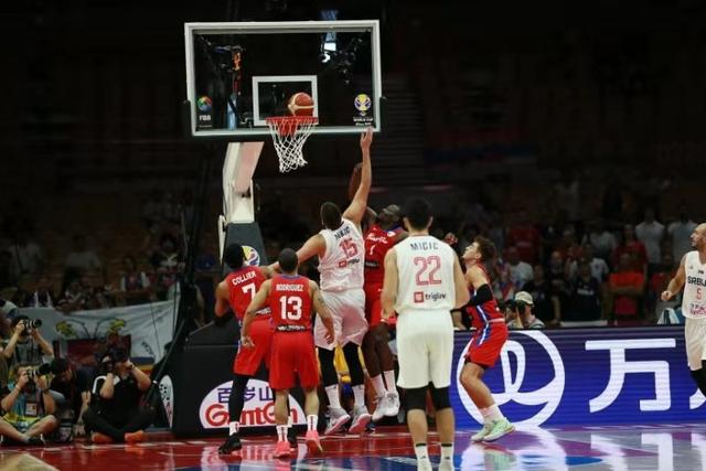 半場(chǎng)打卡下班，塞爾維亞90比47大勝波多黎各