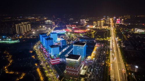 軍運會倒計時30天  燈海點亮“軍運”主場夜色  中國車都，熠熠發(fā)光(圖3)