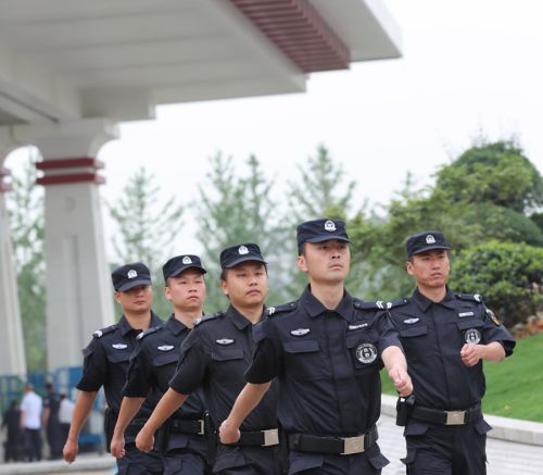 他為軍運(yùn)護(hù)航 ——記武漢體育中心軍運(yùn)會(huì)主場館安保負(fù)責(zé)人蔣龍(圖4) 他為軍運(yùn)護(hù)航 ——記武漢體育中心軍運(yùn)會(huì)主場館安保負(fù)責(zé)人蔣龍(圖4)