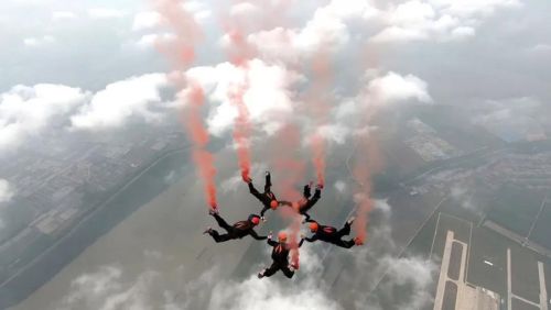 “中國車都”:被實(shí)力耽誤的“體育特長生”(圖28) “中國車都”:被實(shí)力耽誤的“體育特長生”(圖28)