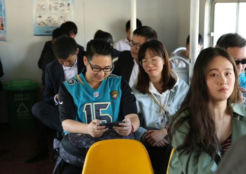 武漢體育中心組織開展秋季戶外拓展活動(dòng)(圖1) 武漢體育中心組織開展秋季戶外拓展活動(dòng)(圖1)