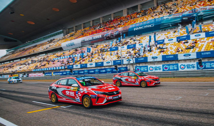 去軍運(yùn)主場(chǎng)館打卡，上賽道體驗(yàn)賽車、坐無(wú)人駕駛汽車 武漢版“速度與激情”下周正式上映