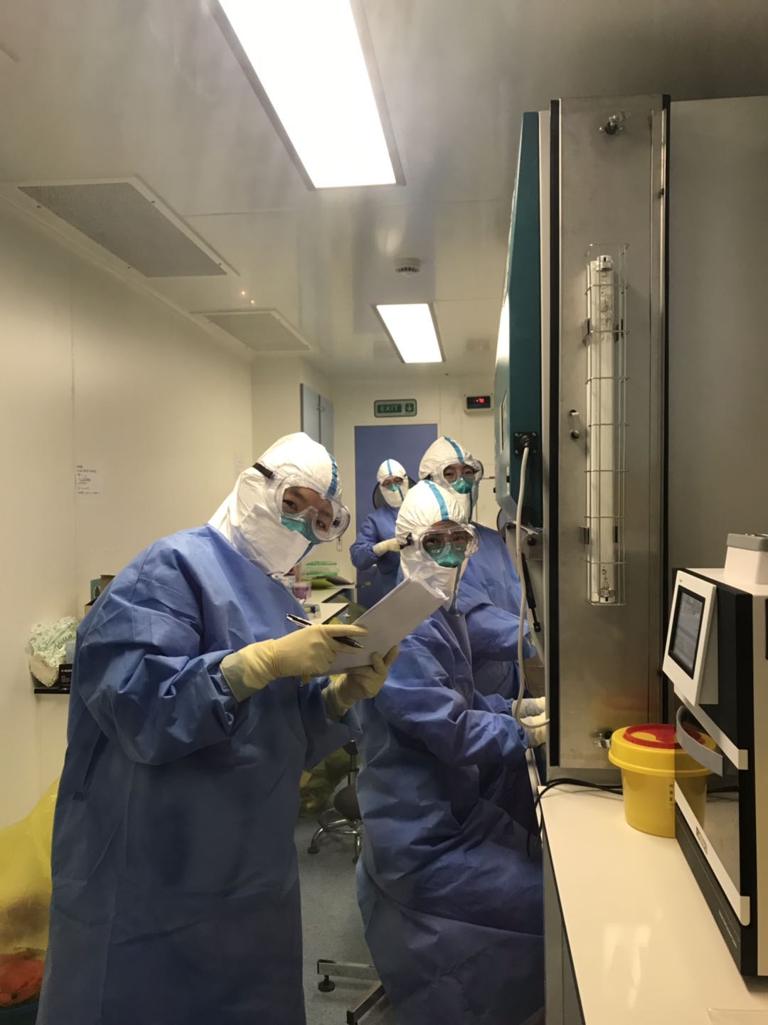 體育中心方艙醫(yī)院管理小組慰問國(guó)家疾控中心援鄂團(tuán)隊(duì)(圖5) 體育中心方艙醫(yī)院管理小組慰問國(guó)家疾控中心援鄂團(tuán)隊(duì)(圖5)