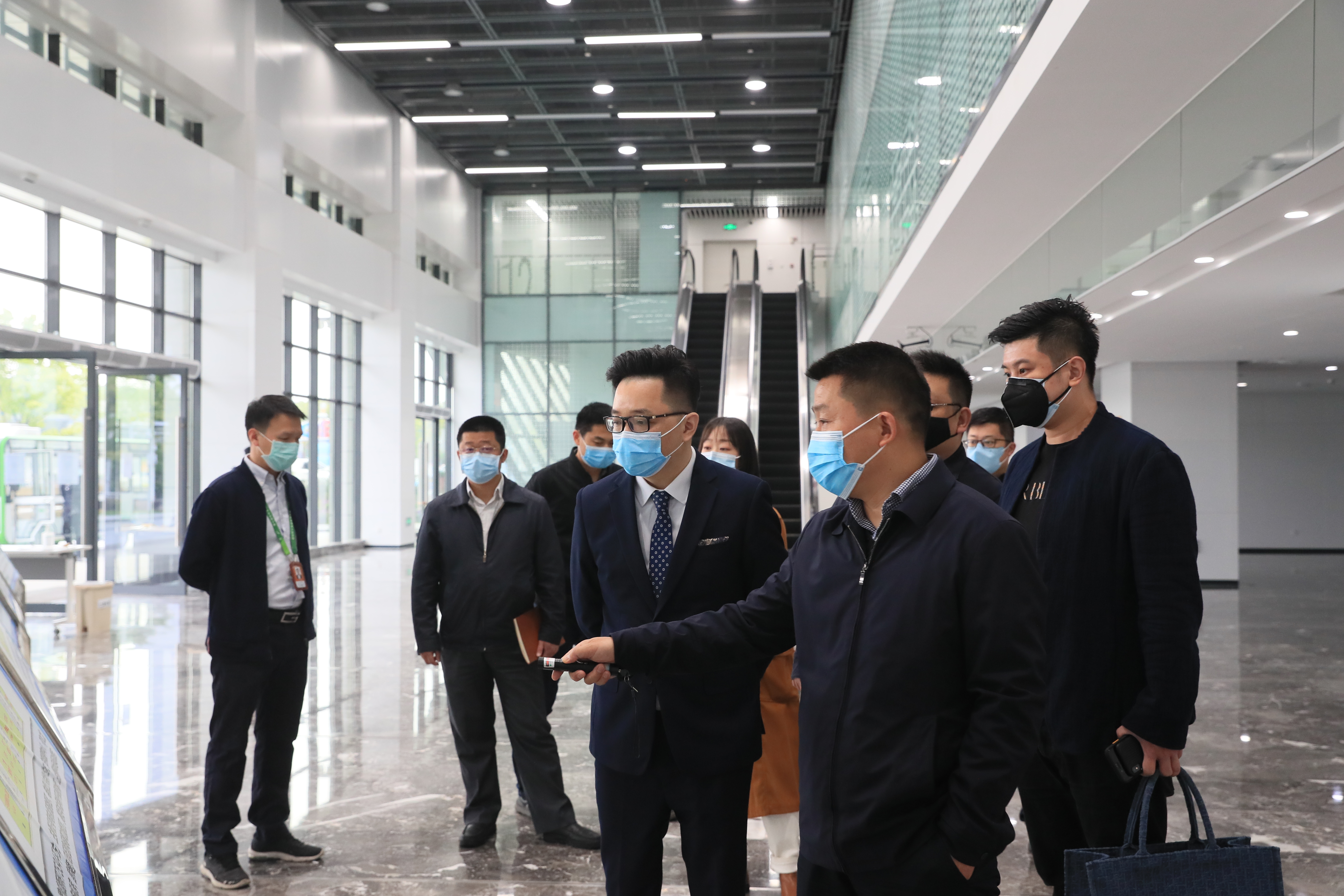 國際知名產(chǎn)業(yè)咨詢跨國公司考察武漢體育中心尋求合作(圖2) 國際知名產(chǎn)業(yè)咨詢跨國公司考察武漢體育中心尋求合作(圖2)